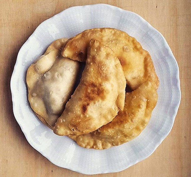 Pasta fritta ripiena di ricotta