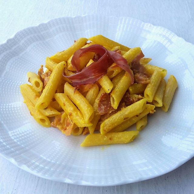 Pennette speck e zafferano